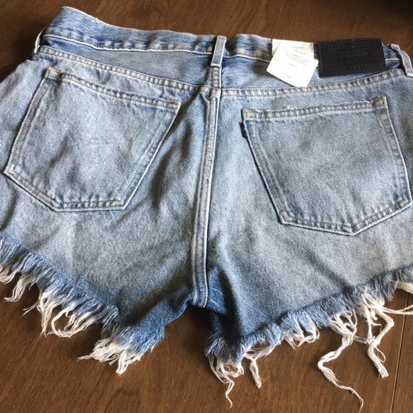 Levi’s Cheeky High-Rise Denim Shorts - Size 31 NWT - Picture 7 of 13